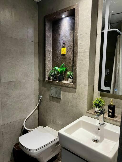 Countryside Luxury Suites - Supernova Noida New Delhi Eksteriør bilde