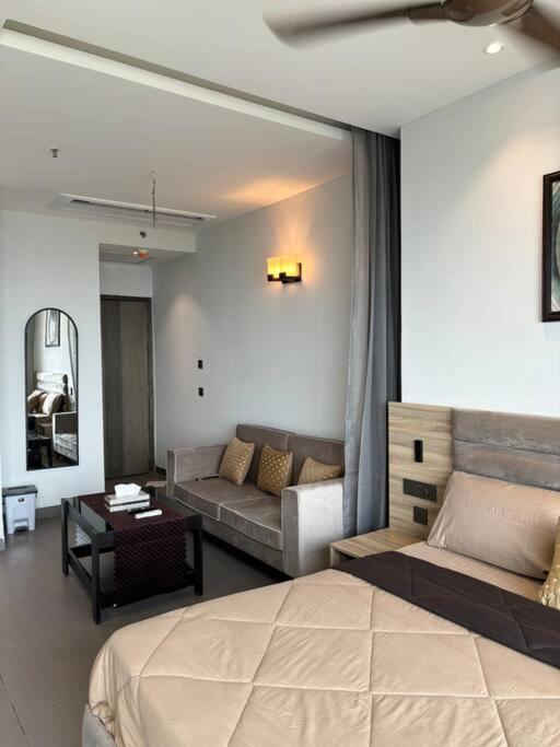 Countryside Luxury Suites - Supernova Noida New Delhi Eksteriør bilde