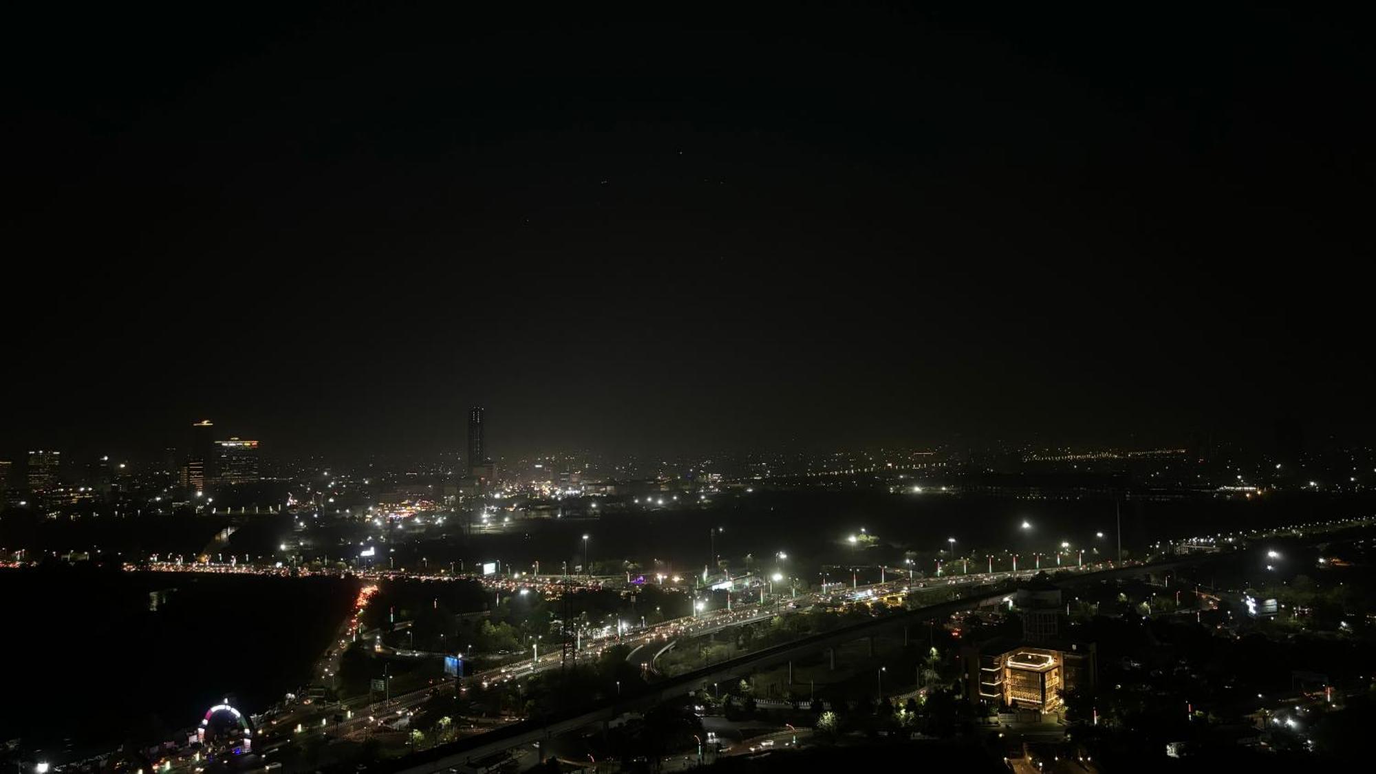 Countryside Luxury Suites - Supernova Noida New Delhi Eksteriør bilde