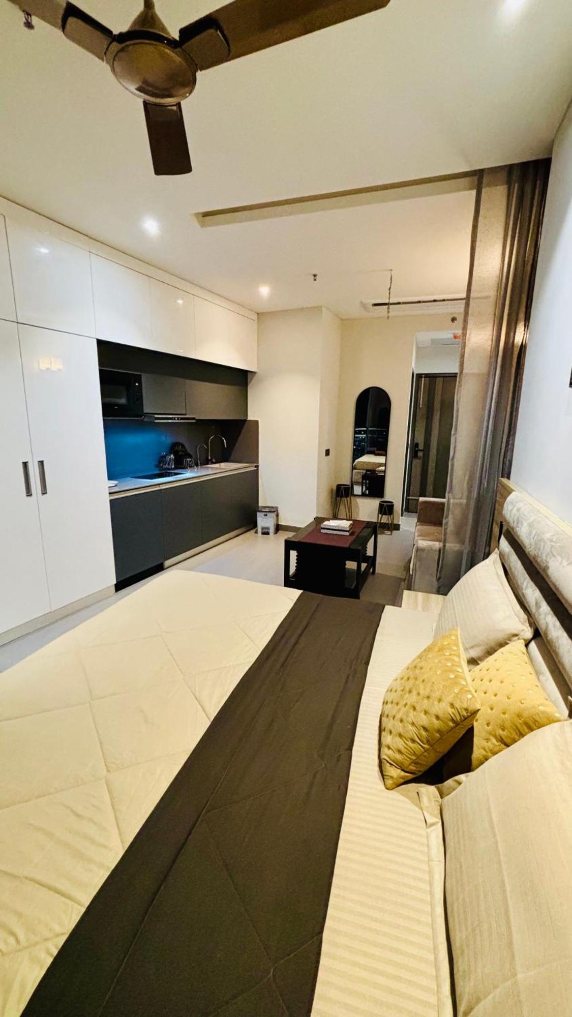 Countryside Luxury Suites - Supernova Noida New Delhi Eksteriør bilde